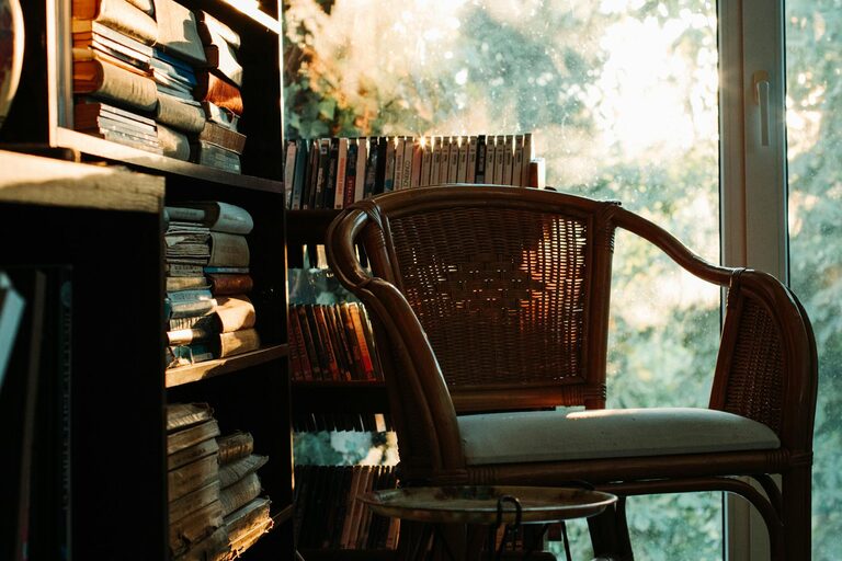 Tips for Creating a Cozy Reading Nook in Any Space